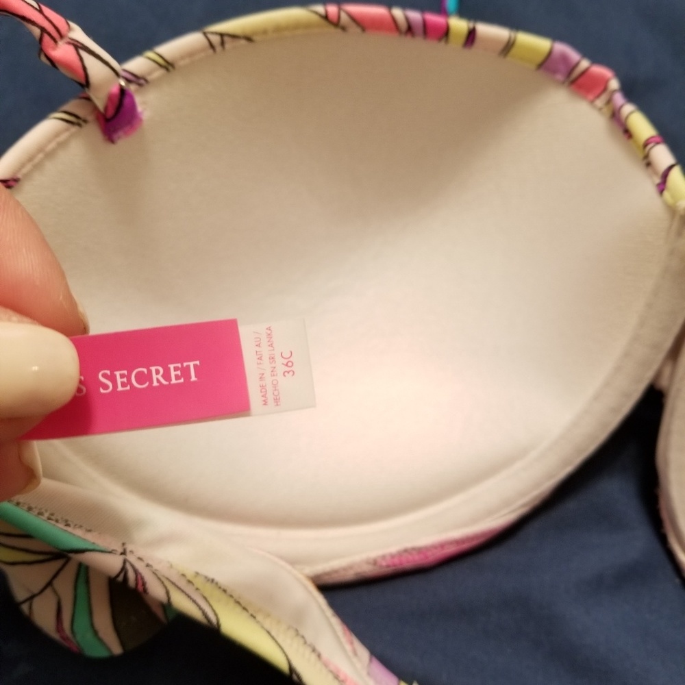 Bathing suits - Picture 4 of 4